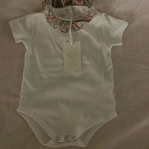 Marie Chantal white baby onesie with floral ruffle collar size 3m NWT